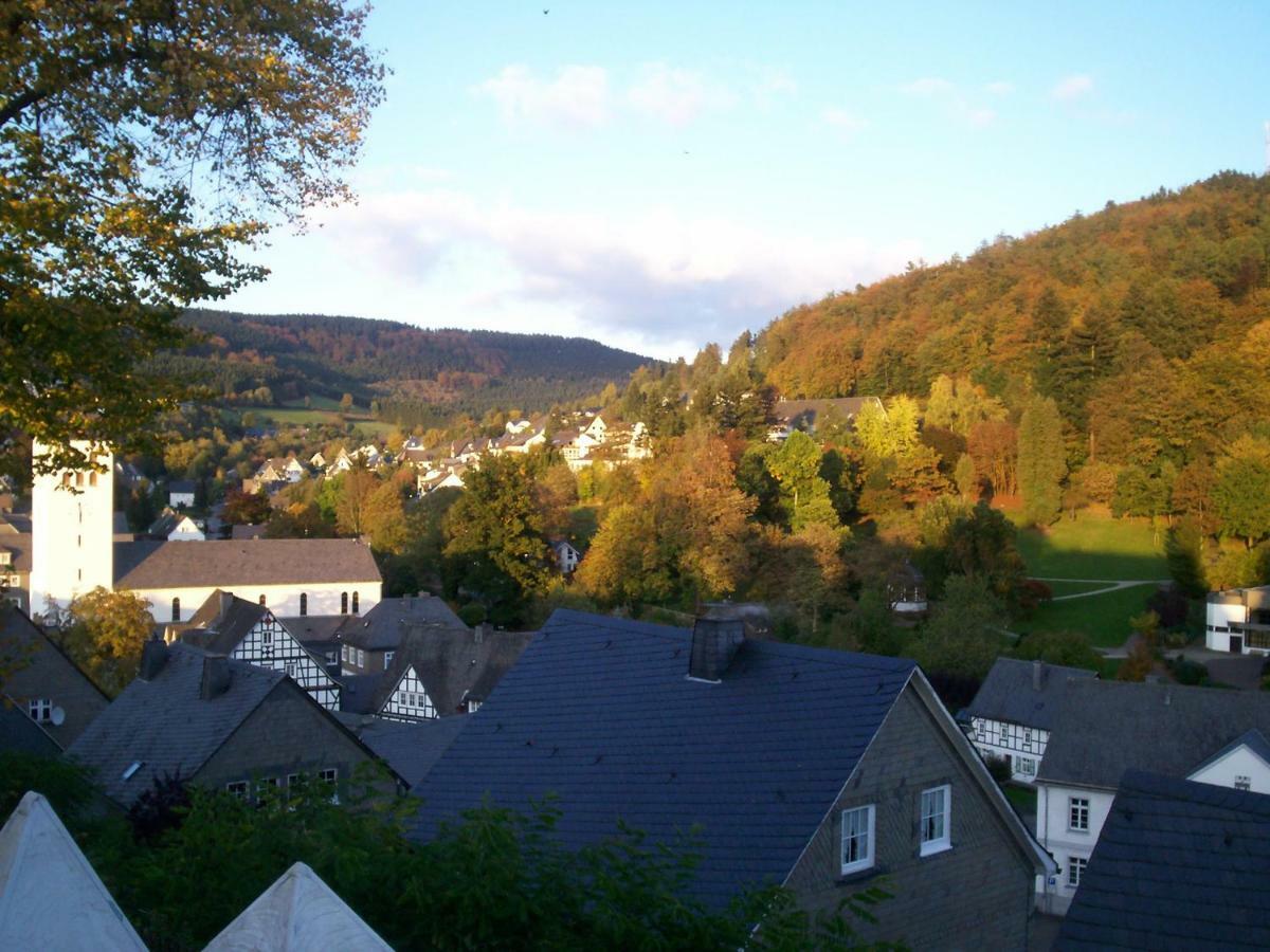 Готель Zur Fredeburg Шмалленберг Екстер'єр фото