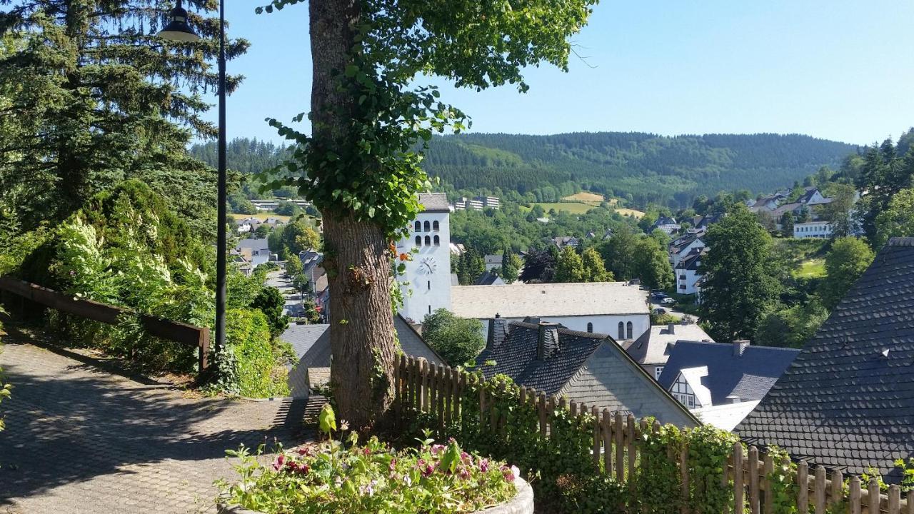 Готель Zur Fredeburg Шмалленберг Екстер'єр фото